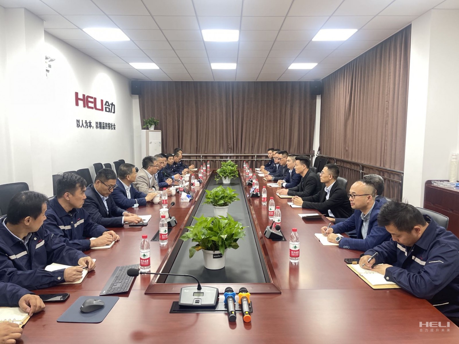 与上海尊龙凯时昆山、嘉定分公司员工交流座谈.jpg